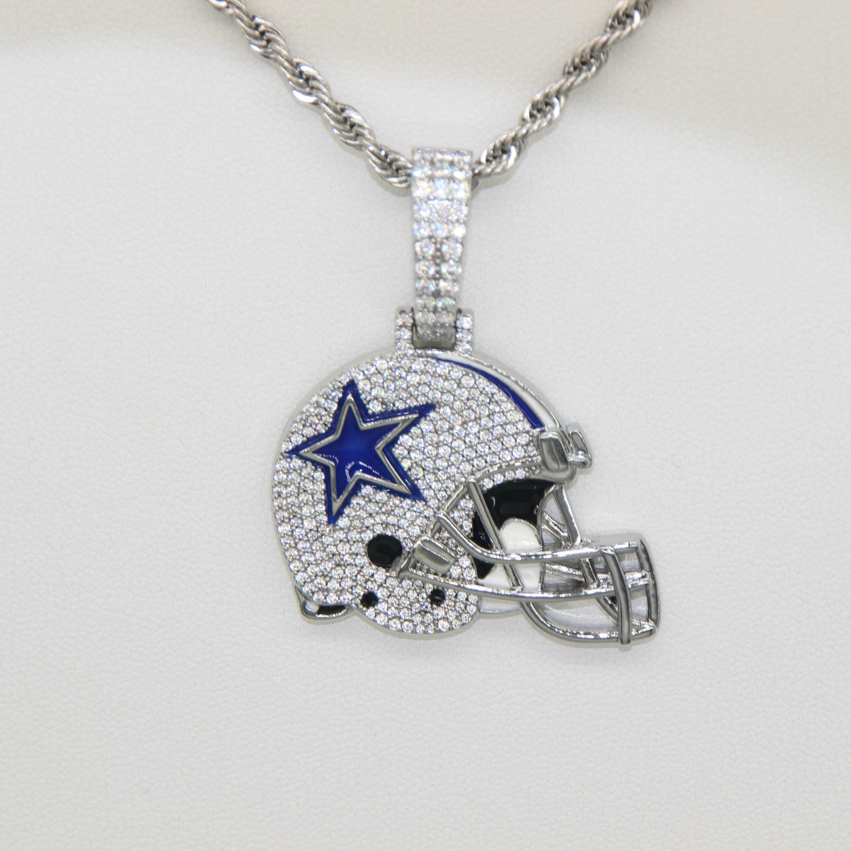 Dallas Cowboys Helmet Pendant Necklace – Sparkling Zircon Gift for Football Fans