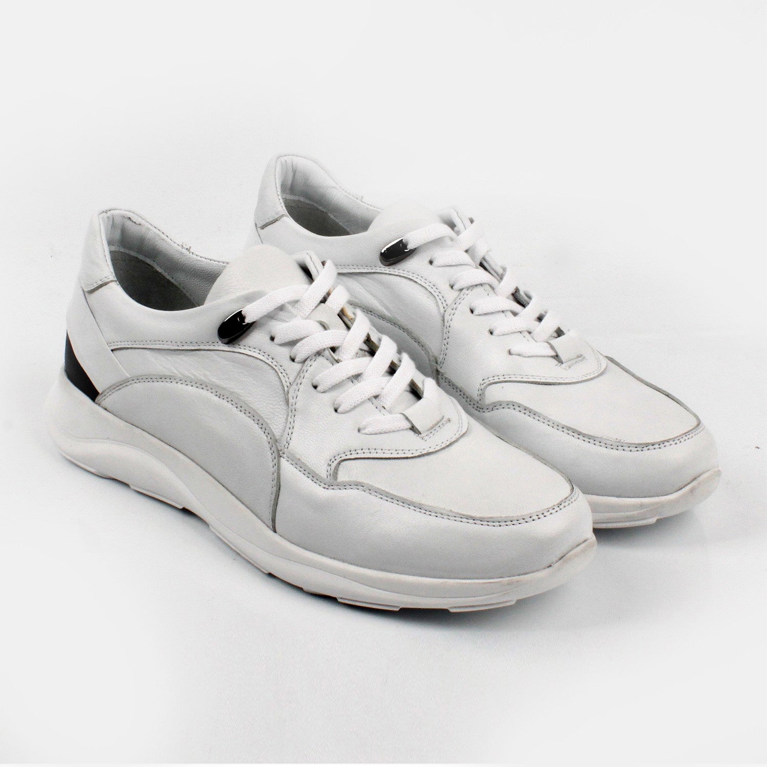 Milton Sneakers // White