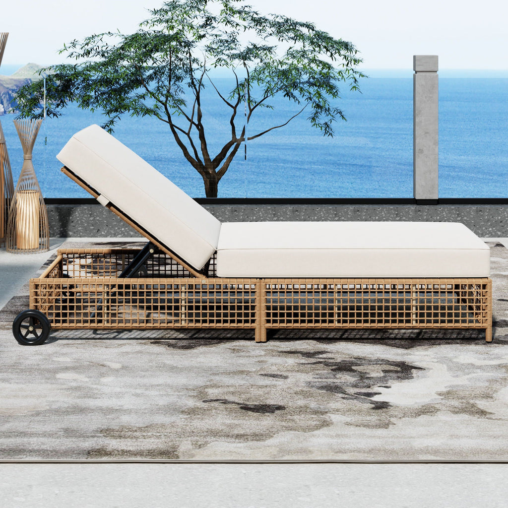 Outdoor Lounge Chair