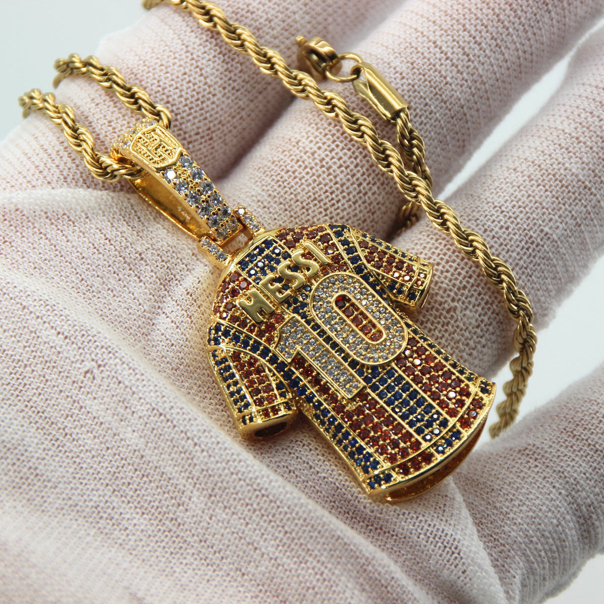 Luxury Football MESSI #10 Jersey Pendant Necklace with Zircon Stones – Perfect Gift for Sports Fans