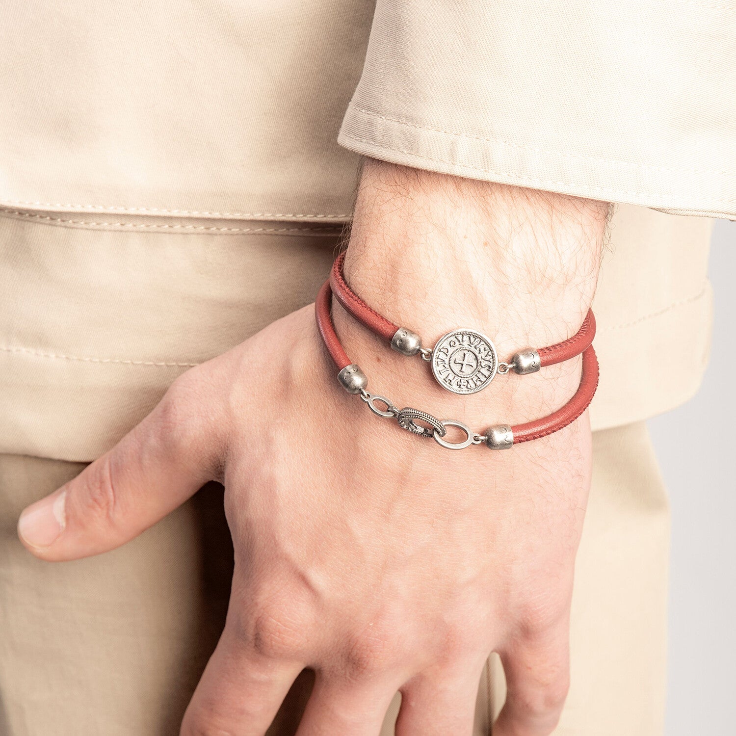 Moneta Sovereign Disc Leather Bracelet // Red