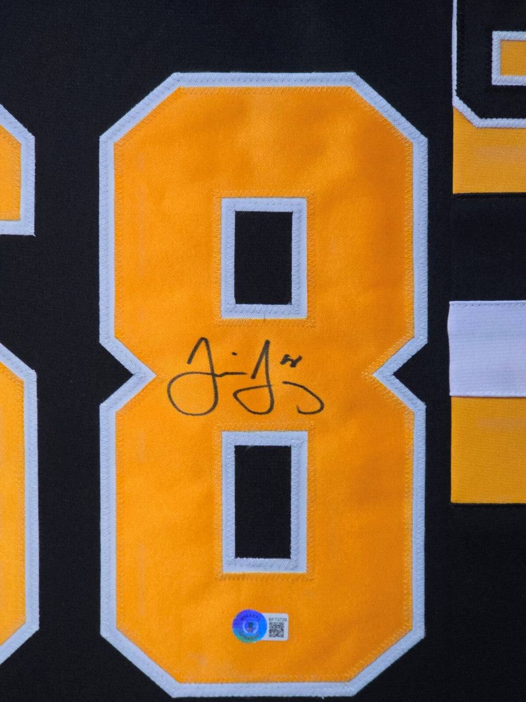 Framed Pittsburgh Penguins Jaromir Jagr Autographed Signed Jersey Beckett Holo