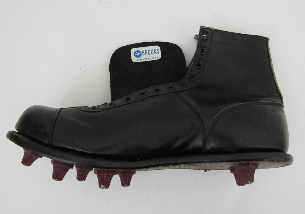 Pair of Vintage Brooks Black Football Cleats Size 5  NIB 182905
