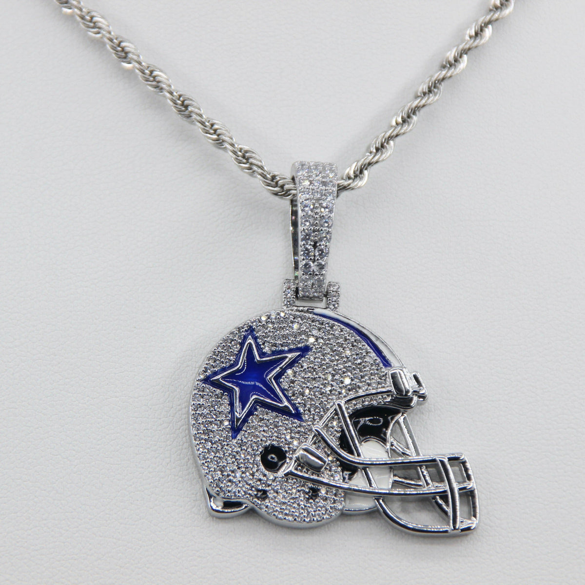 Dallas Cowboys Helmet Pendant Necklace – Sparkling Zircon Gift for Football Fans