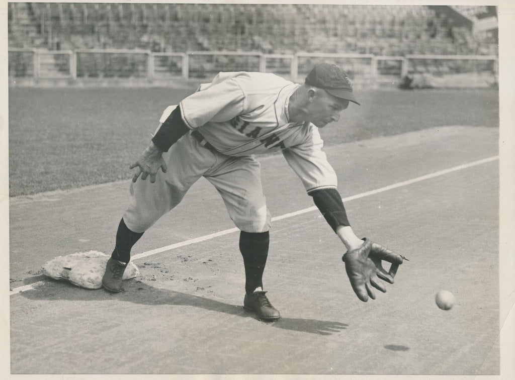 Chuck Dressen 6x8 B/W 1933 Press Wire Photo New York Giants
