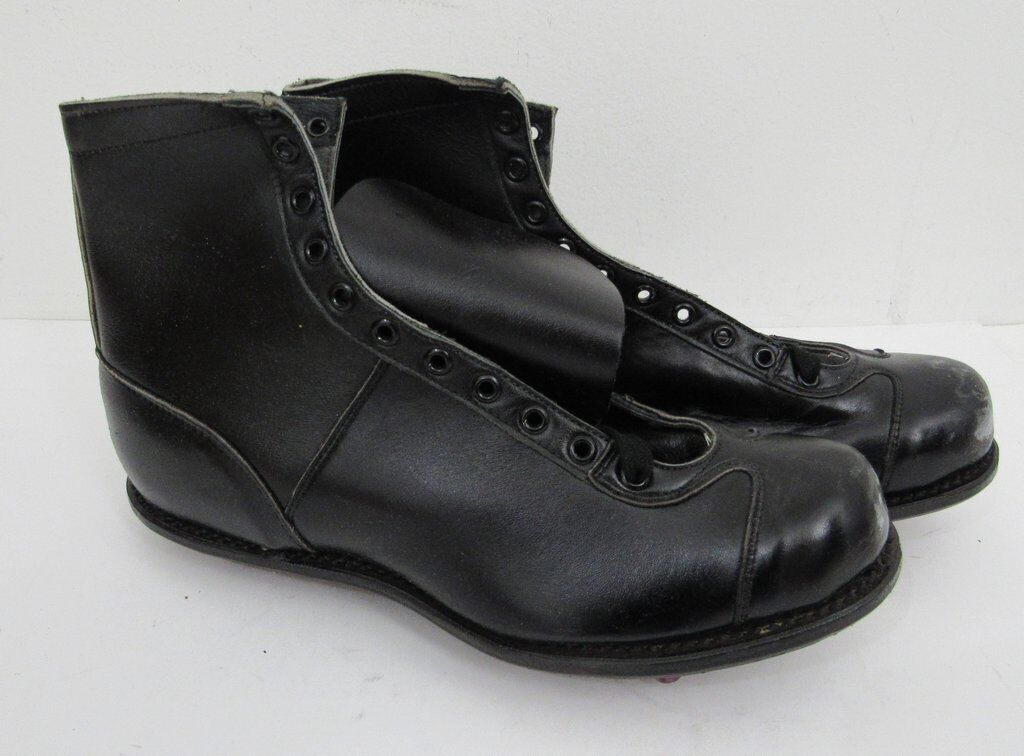 Pair of Vintage Brooks Black Football Cleats Size 5  NIB 182905
