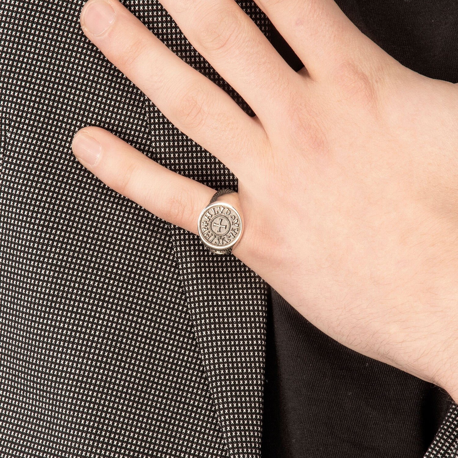 Moneta Sovereign Pinky Ring