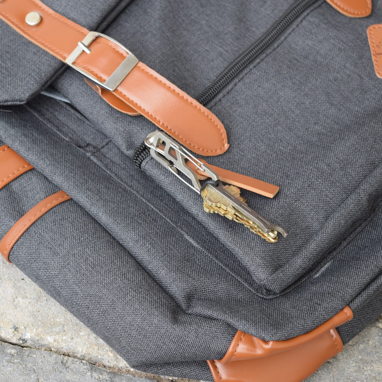 KT5 Carabiner // Original