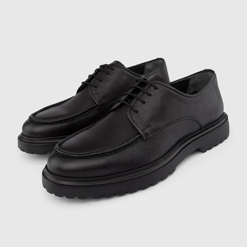 Nowra Antique Leather Men's Daily Shoe // Black