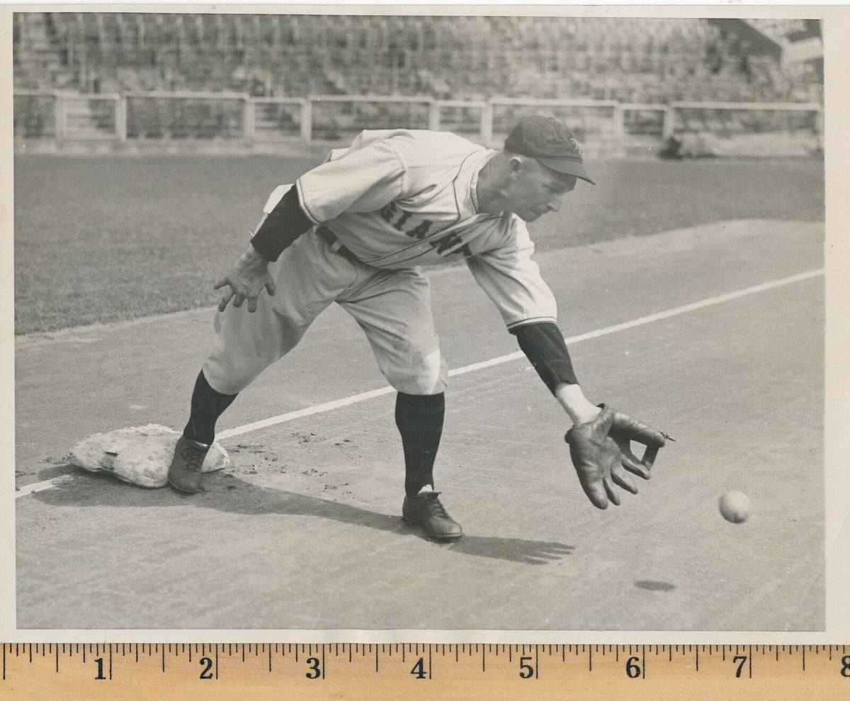 Chuck Dressen 6x8 B/W 1933 Press Wire Photo New York Giants