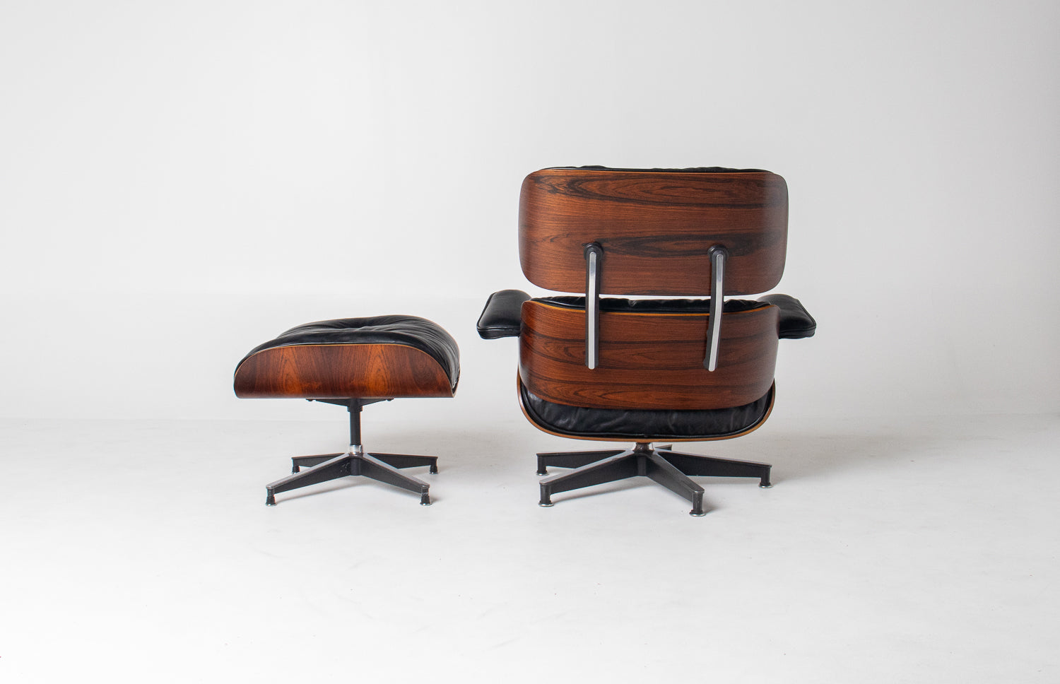 Early 1st Generation Eames Lounge Chair and Ottoman in Brazilian Rosewood finished in Gunstock Oil by Herman Miller