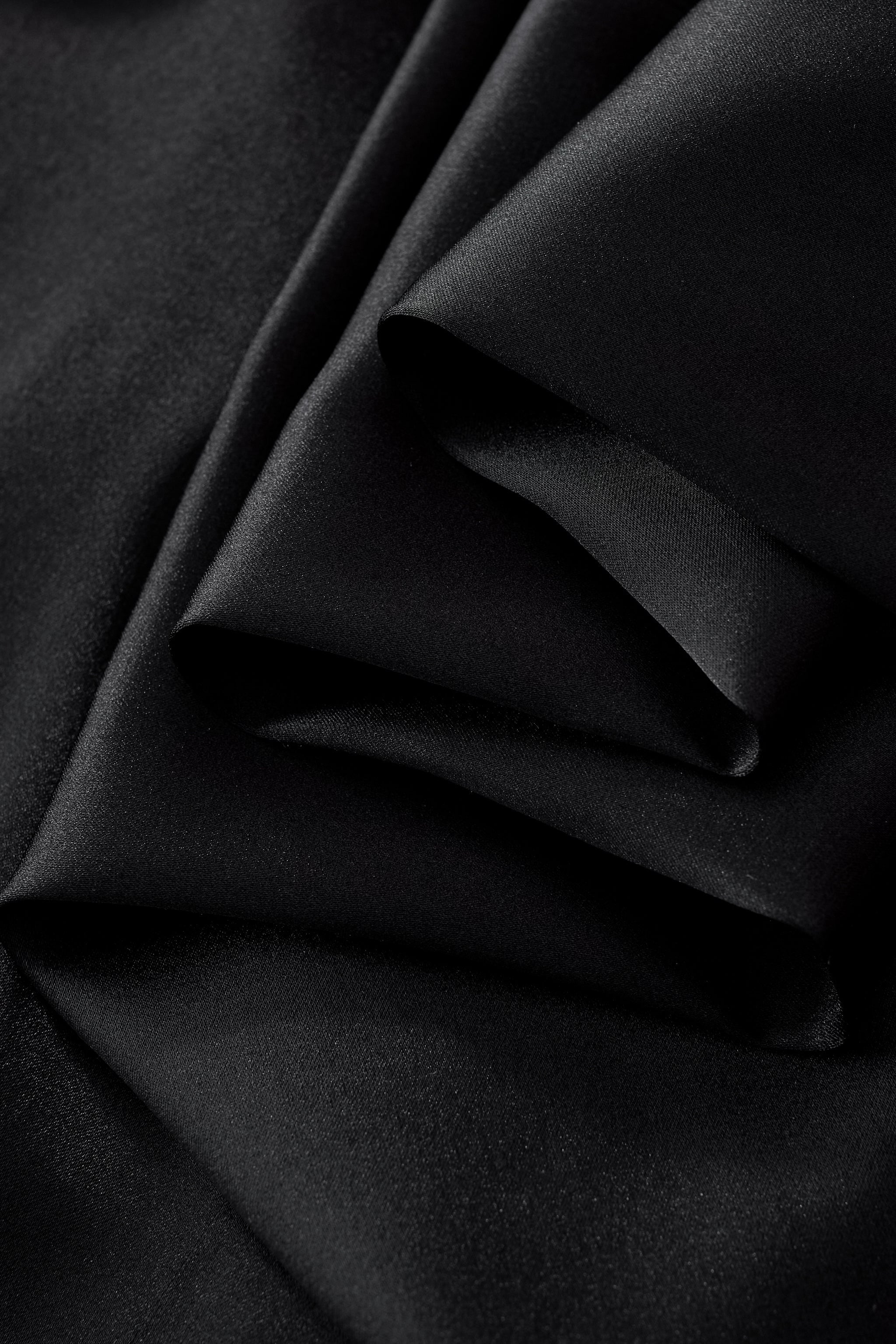 SIGNATURE SATIN STITCHLESS LS Shirt BLACK