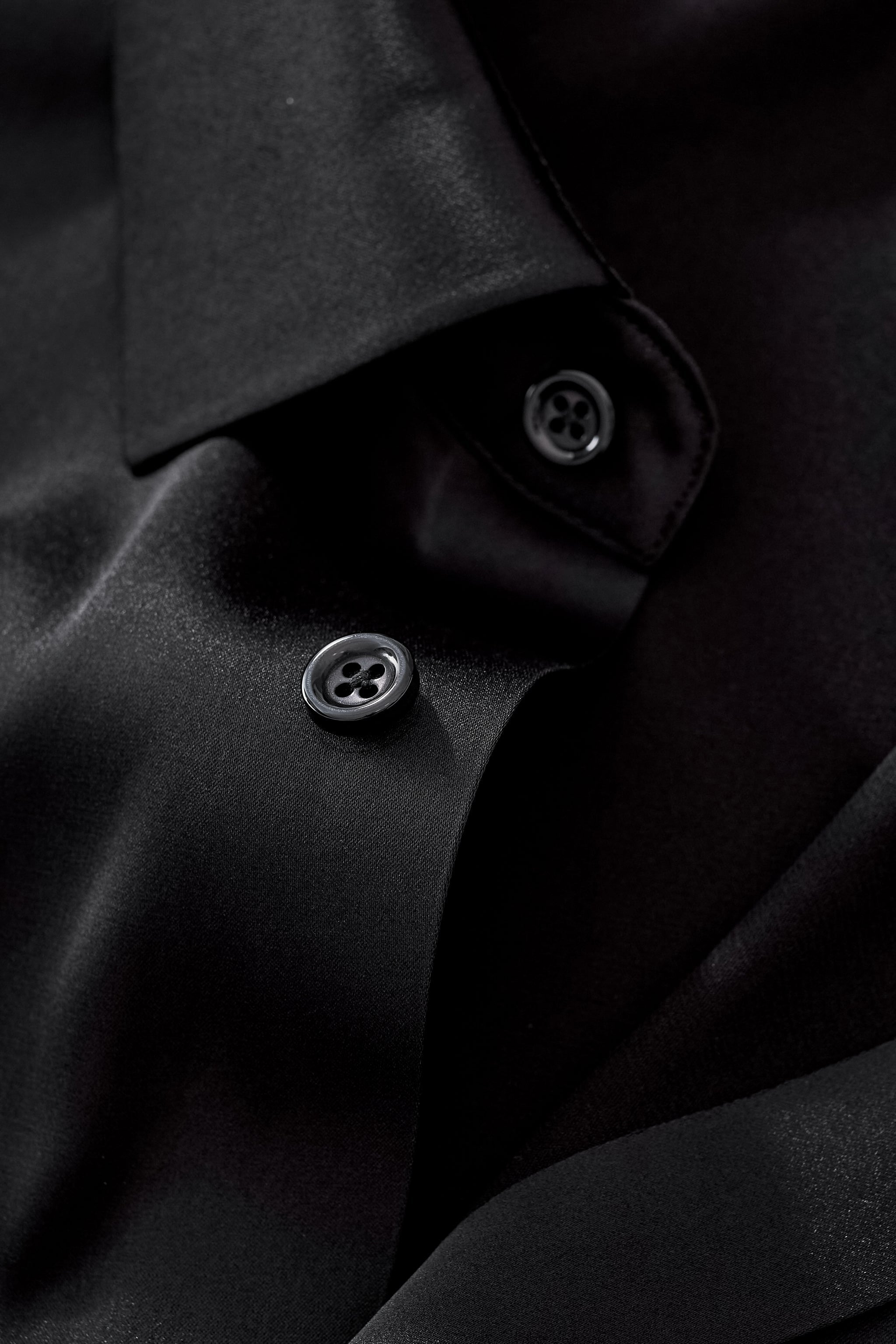 SIGNATURE SATIN STITCHLESS LS Shirt BLACK
