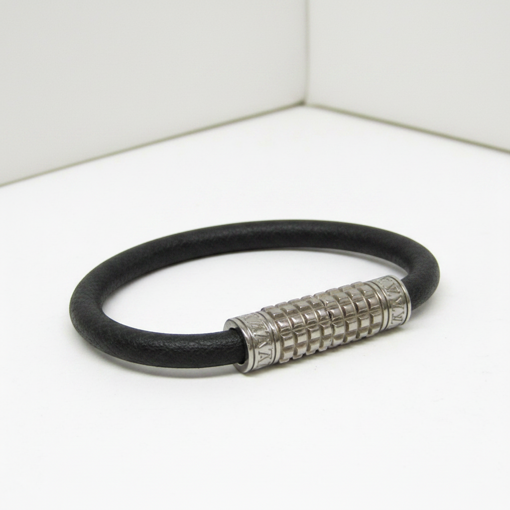 Louis Vuitton Taiga Digit · Leather Bangle