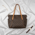 Louis Vuitton Totally MM · Monogram