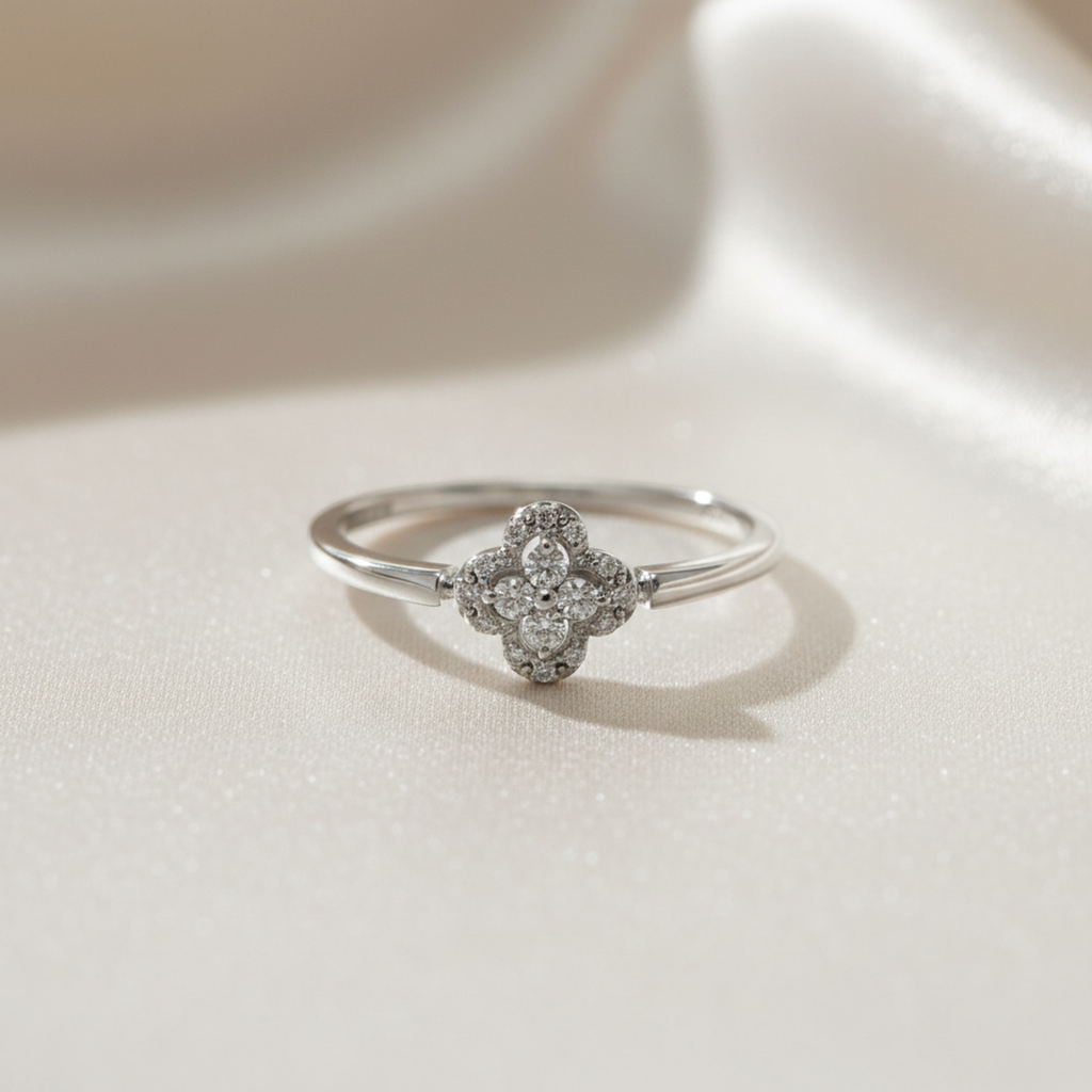 Vendome Aoyama Clover Diamond · 18K White Gold