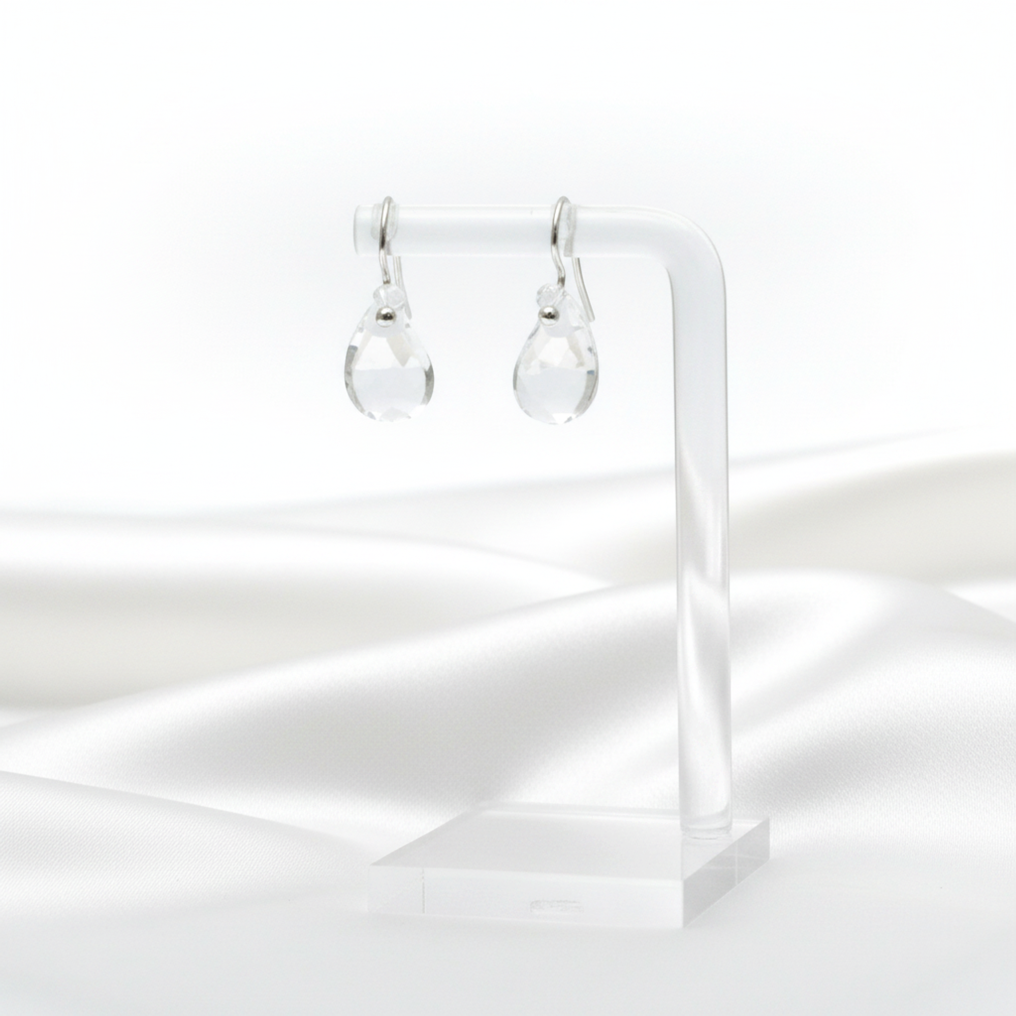 Tiffany Teardrop · Crystal · 18K White Gold