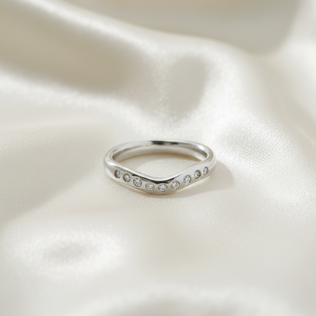 Tiffany Curved Band · Platinum · Diamond