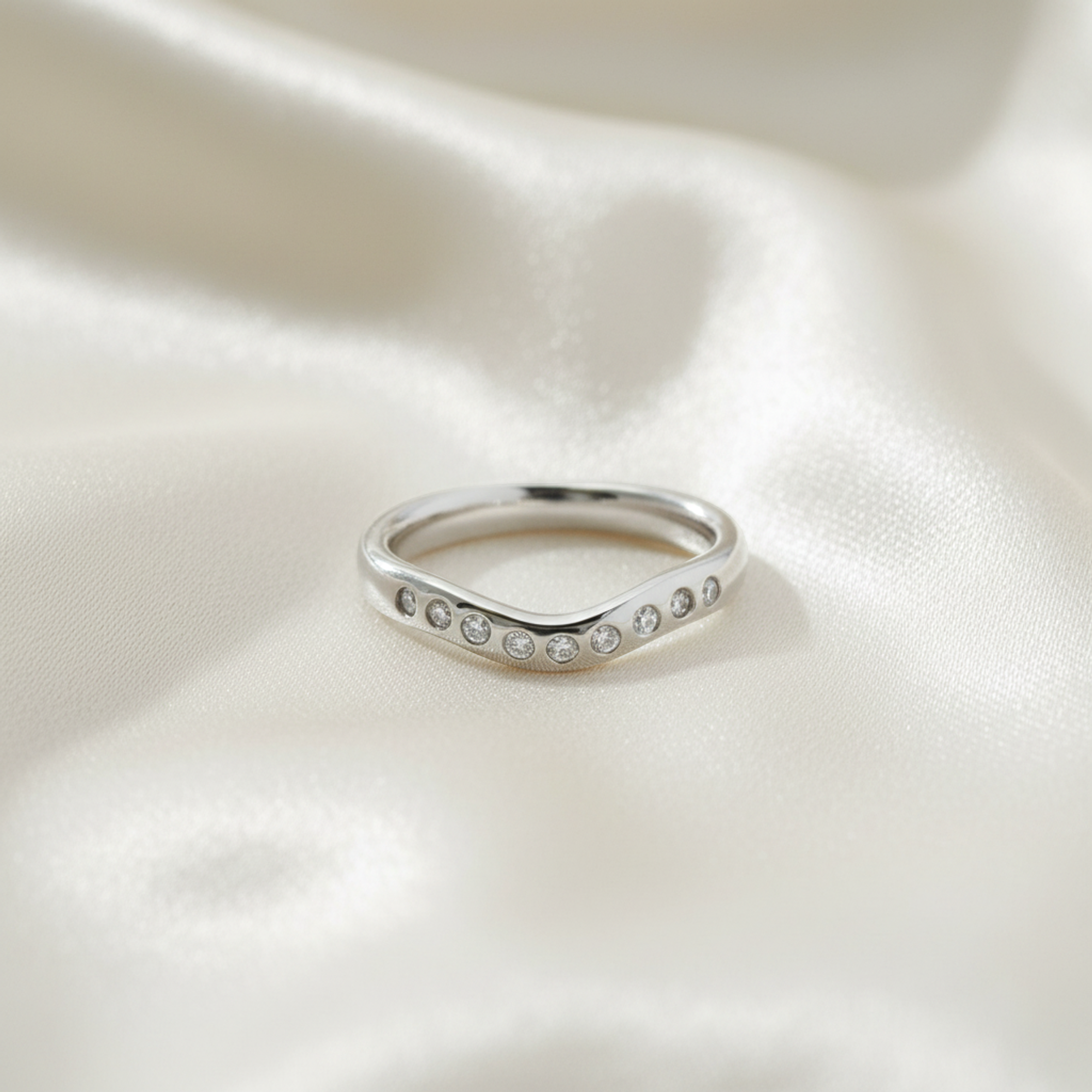 Tiffany Curved Band · Platinum · Diamond
