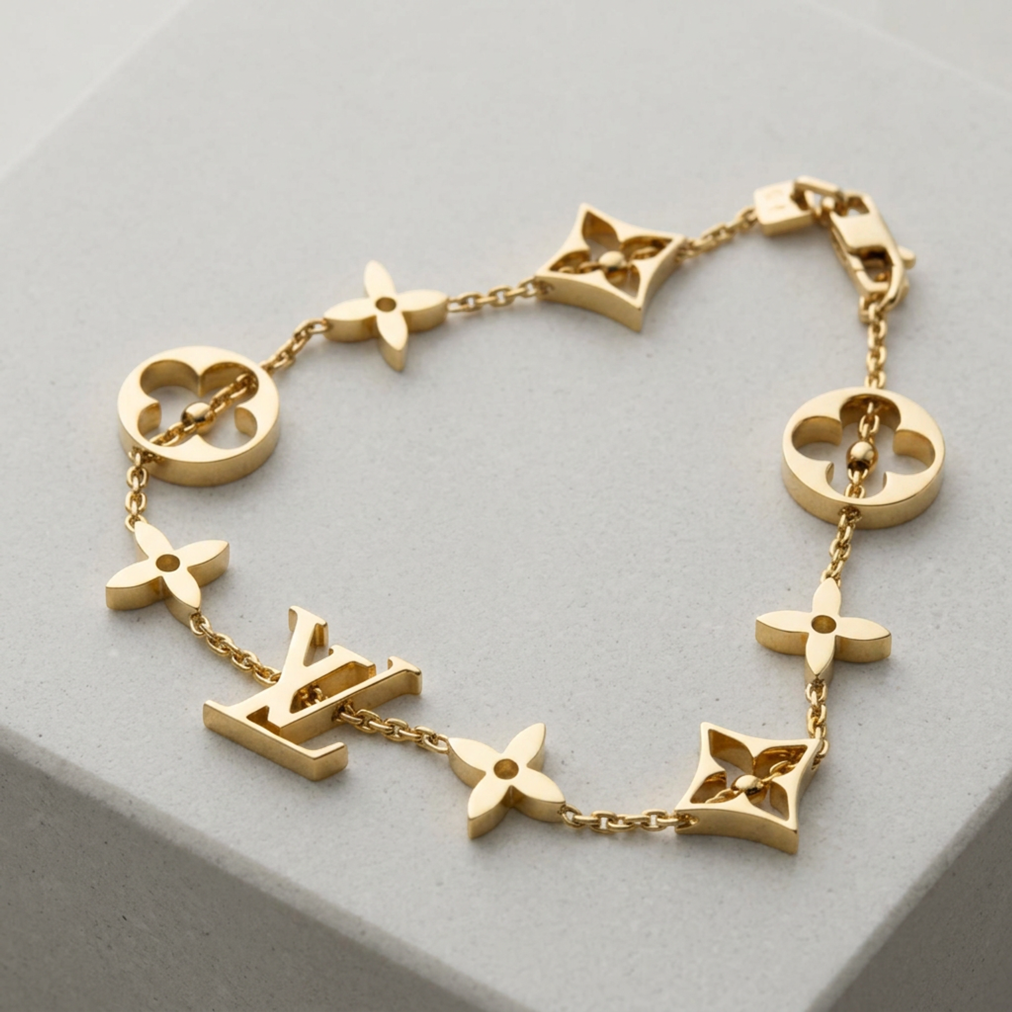 Louis Vuitton Monogram · 18K Yellow Gold
