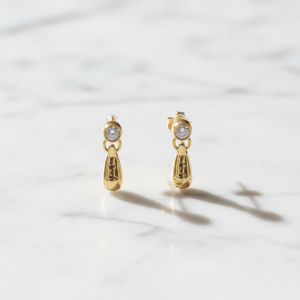 Tiffany Teardrop · 18K Yellow Gold · Diamond