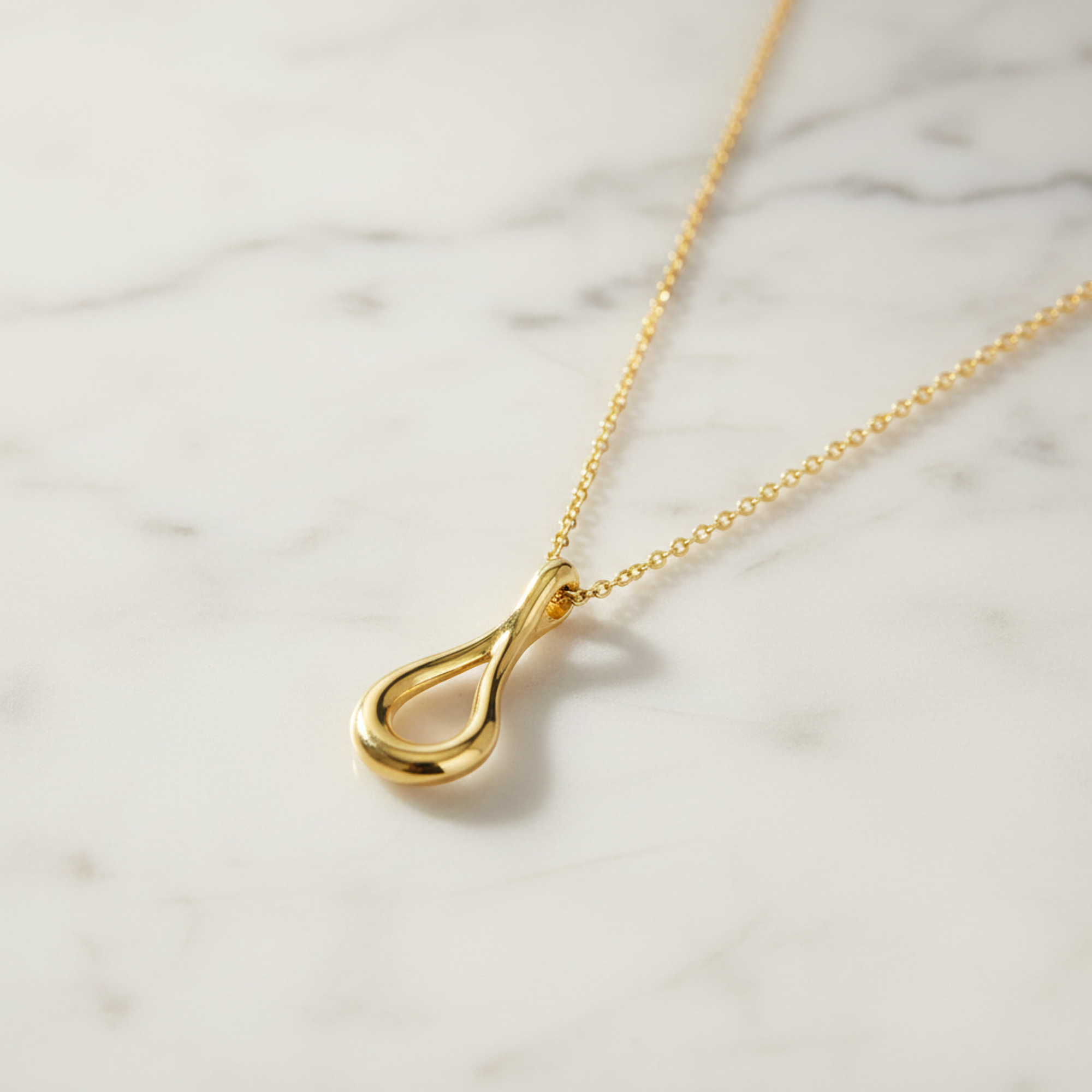 Tiffany Open Teardrop · 18K Yellow Gold