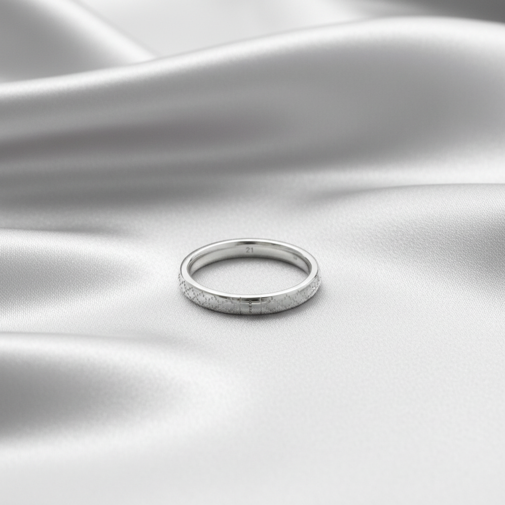 Gucci Diamantissima · 18K White Gold