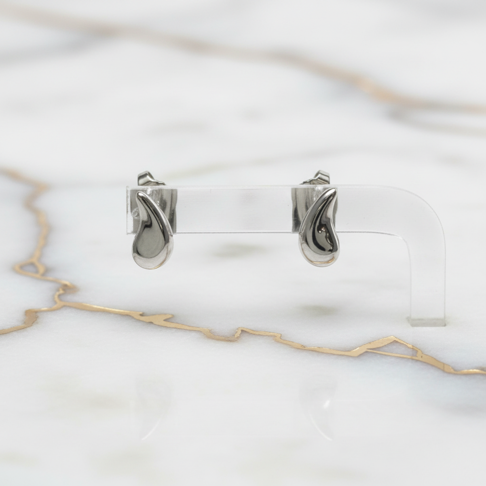 Tiffany Teardrop · Platinum