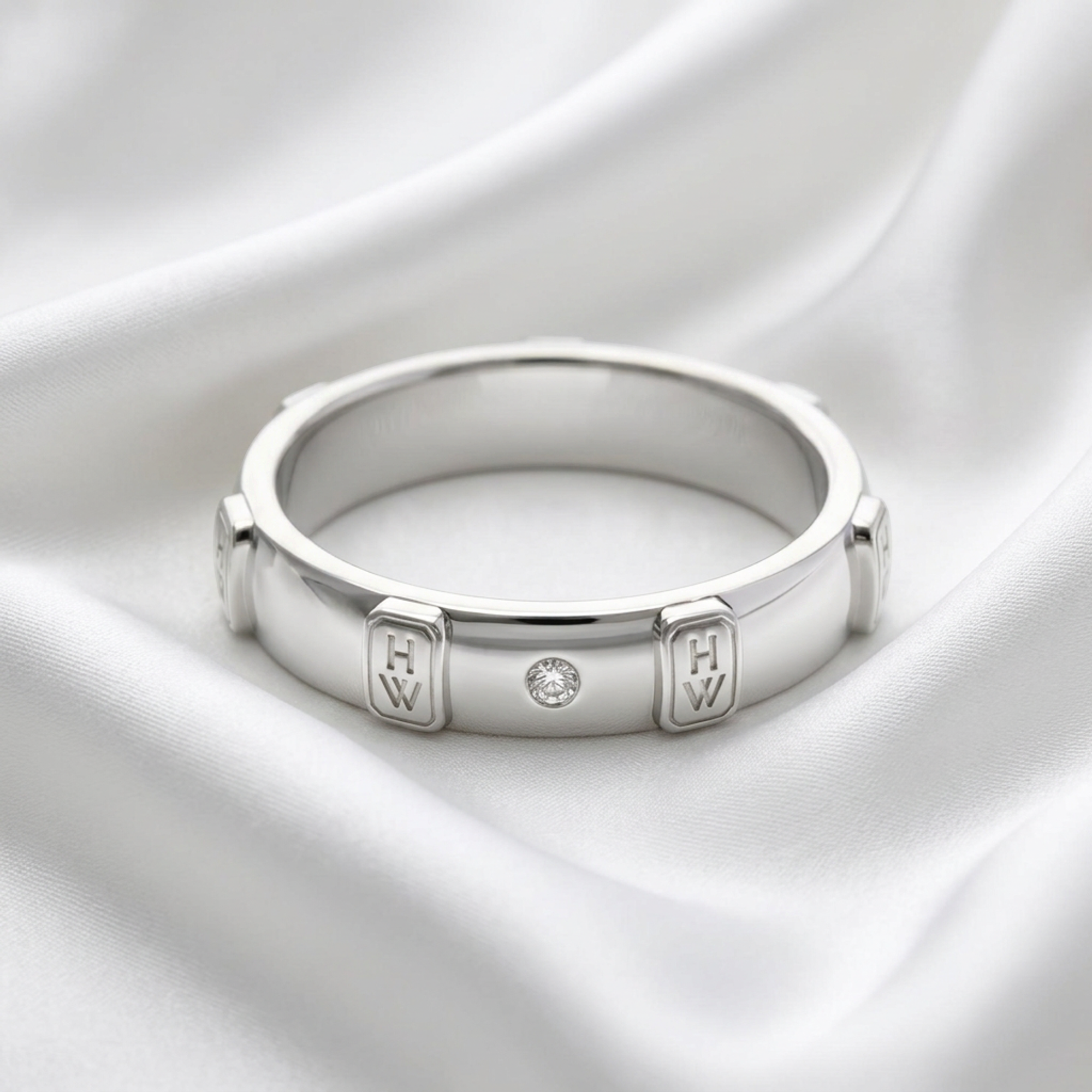 Harry Winston HW Logo · Diamond · 18K White Gold