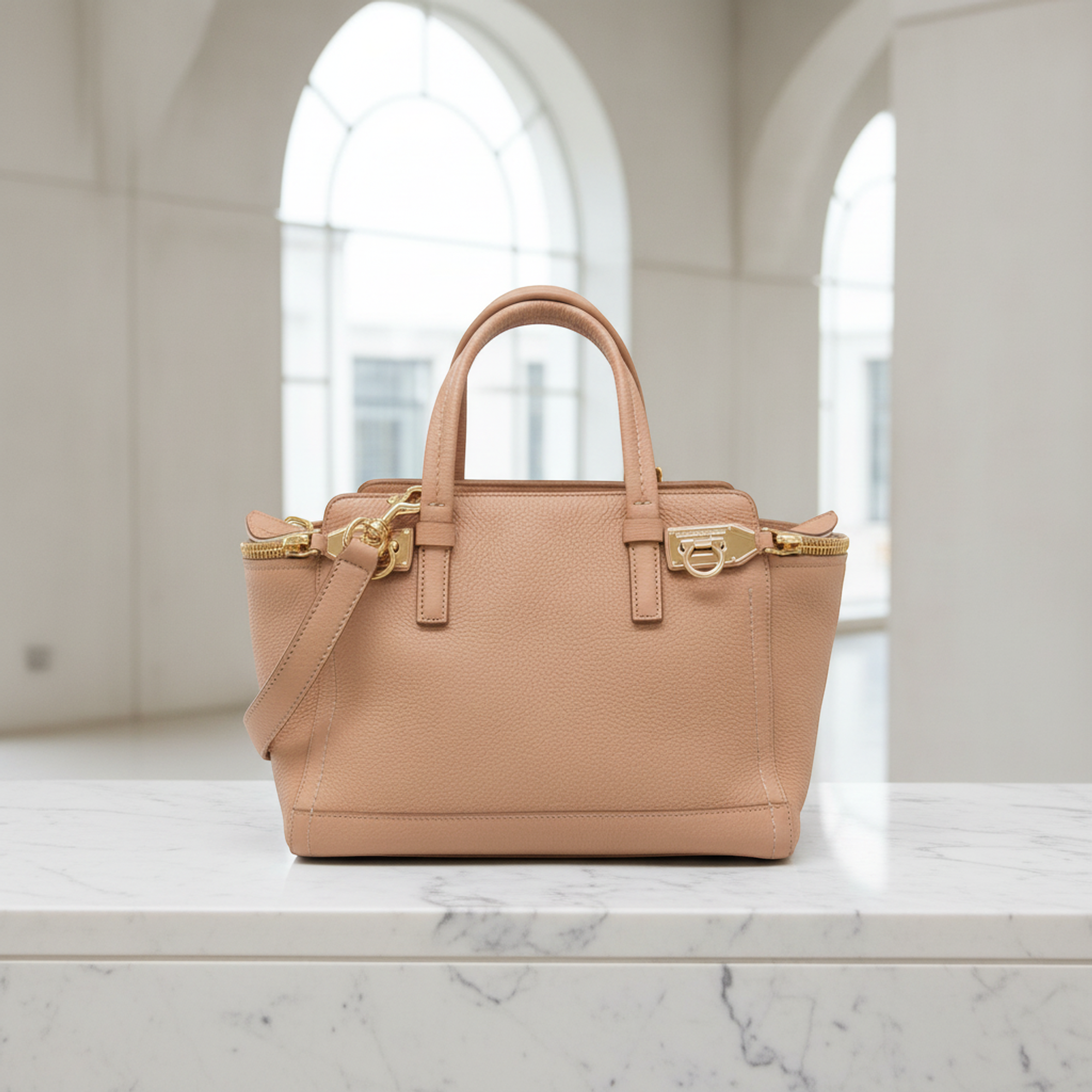 Salvatore Ferragamo Gancini · Leather