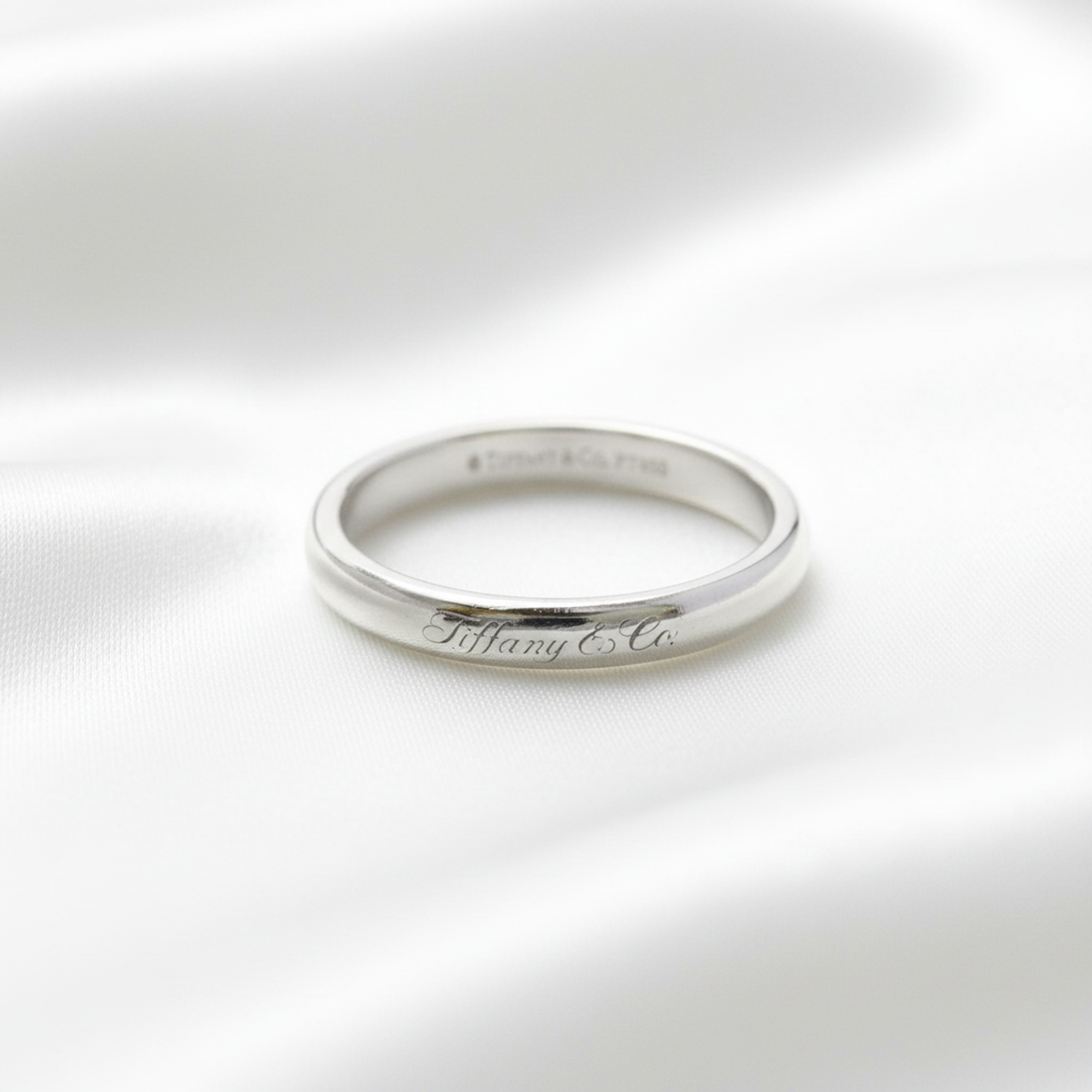 Tiffany Classic Band · Platinum