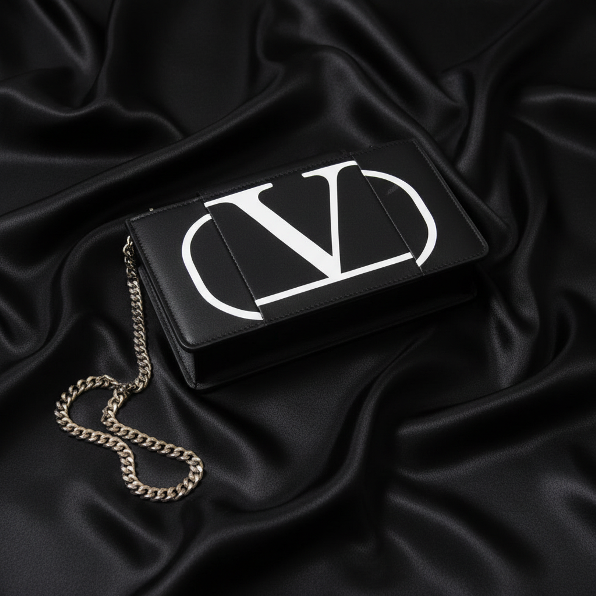 Valentino Garavani V Logo · Chain Pouch