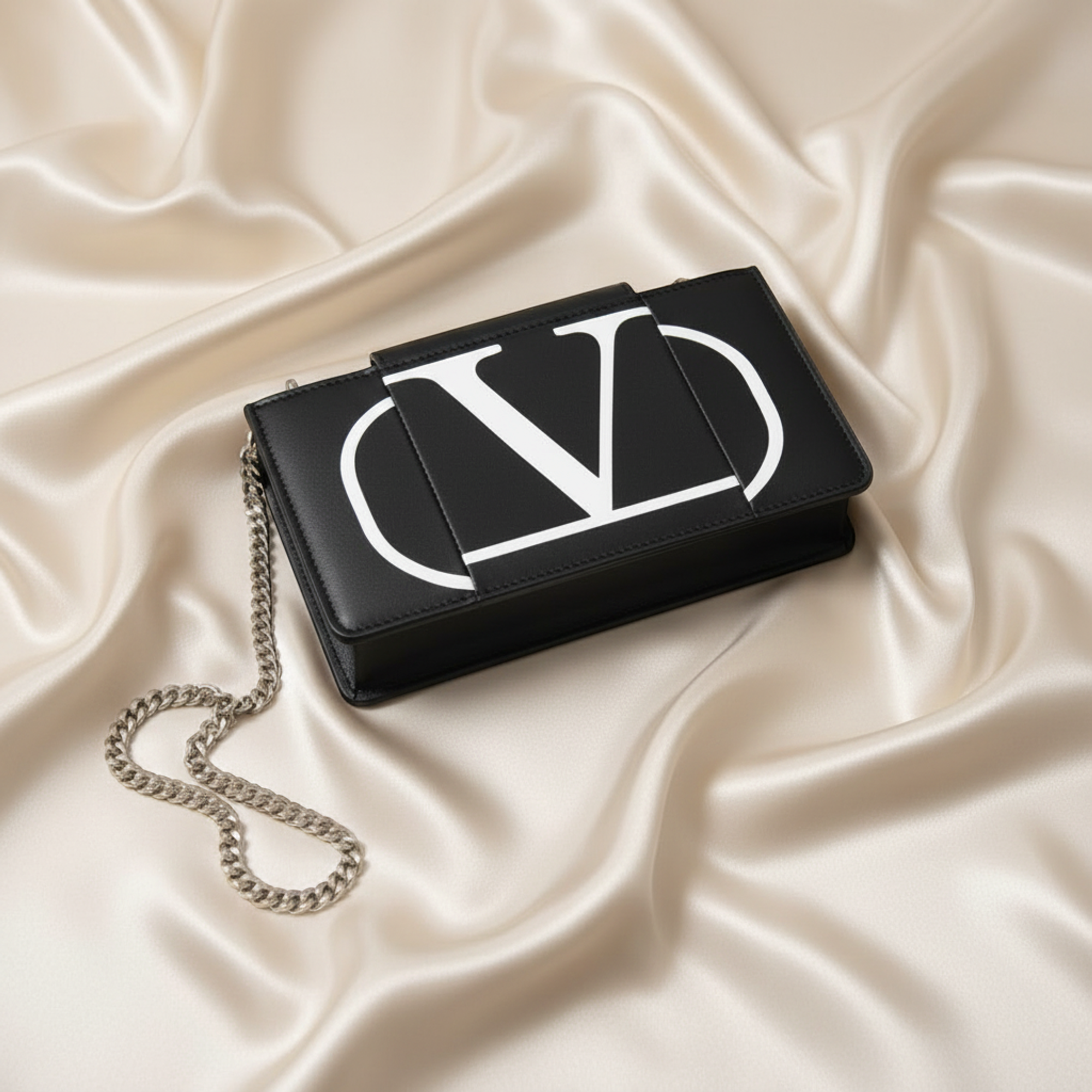 Valentino Garavani V Logo · Chain Pouch