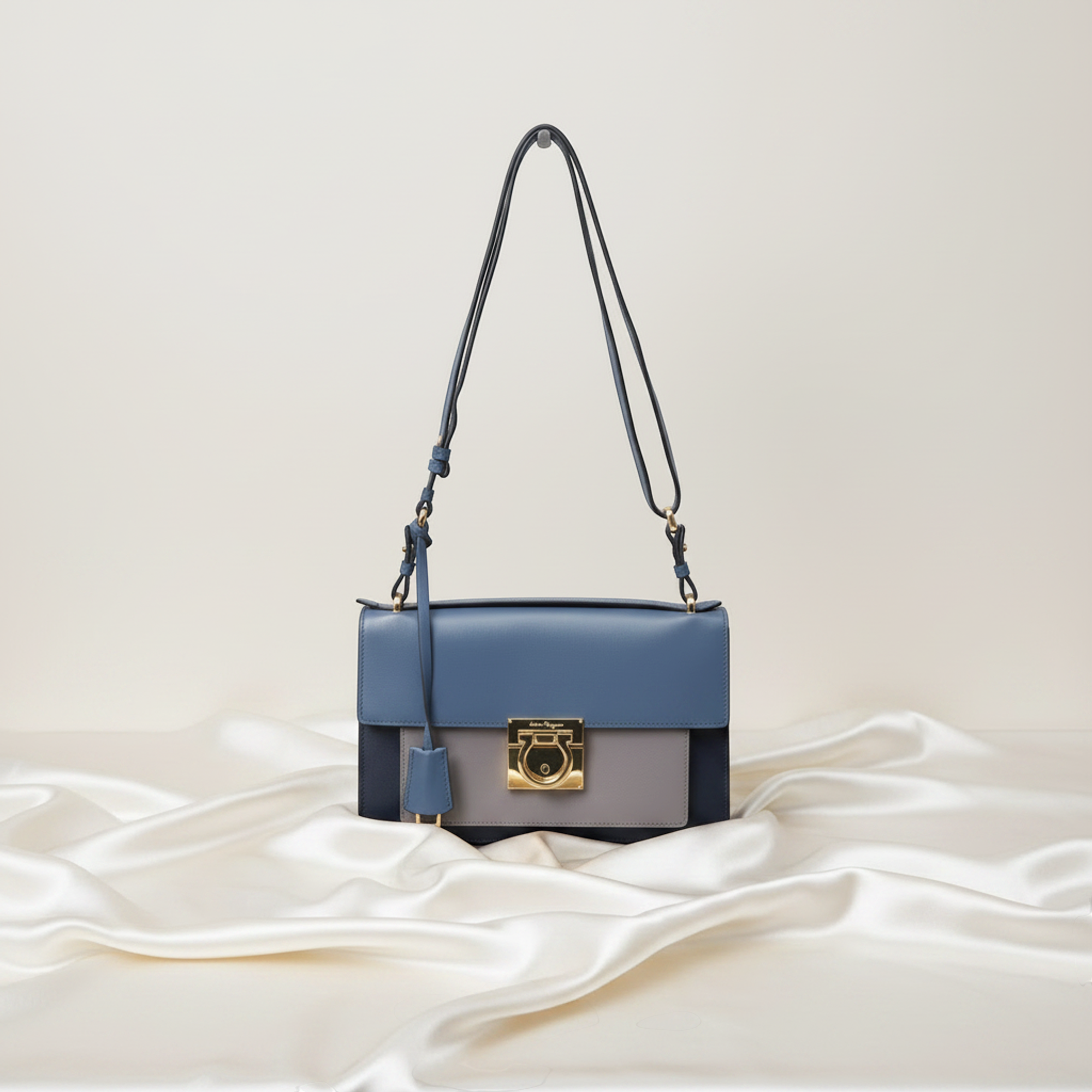 Salvatore Ferragamo Gancini · Leather
