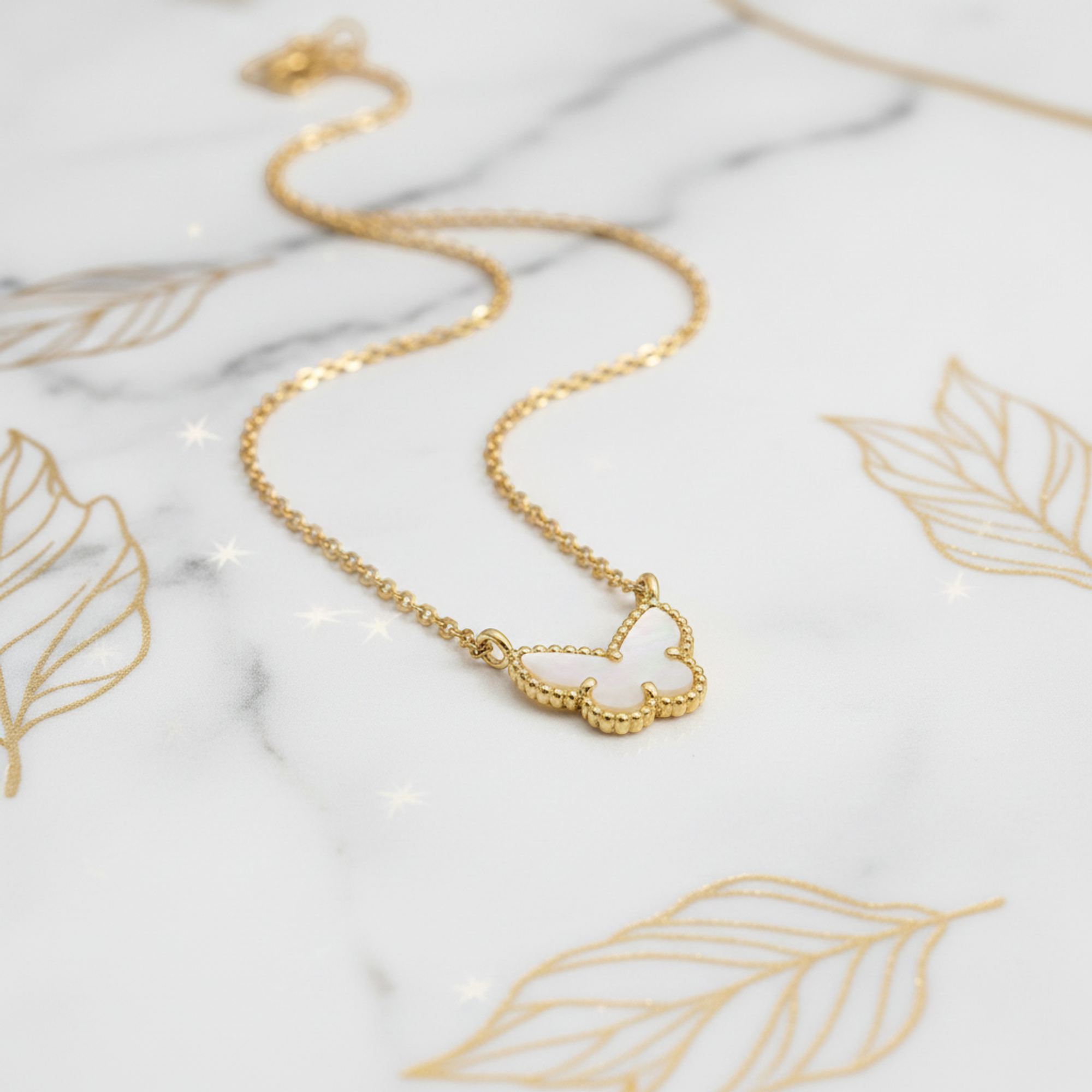 Van Cleef & Arpels Sweet Alhambra · Mother of Pearl
