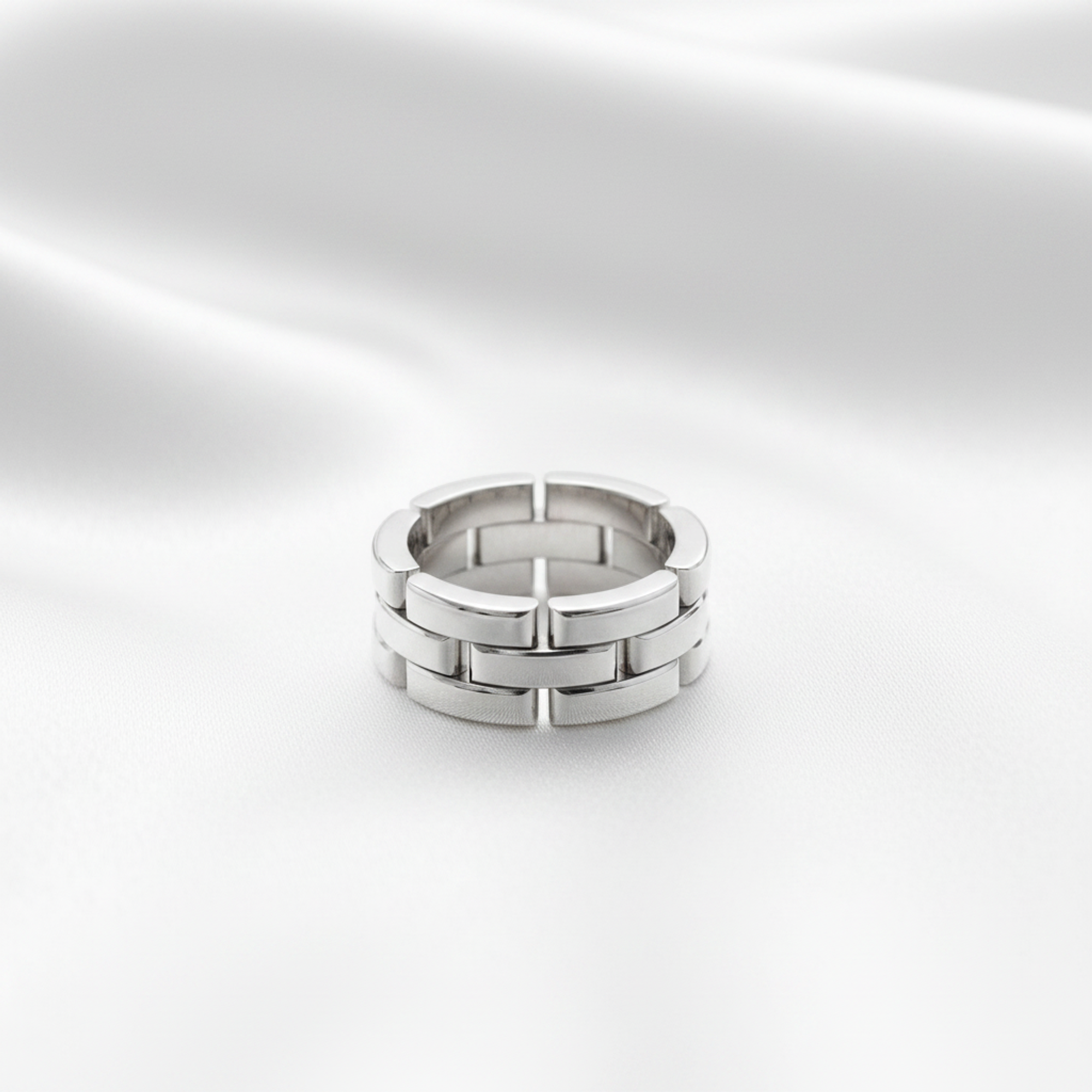 Cartier Maillon Panthère · 18K White Gold