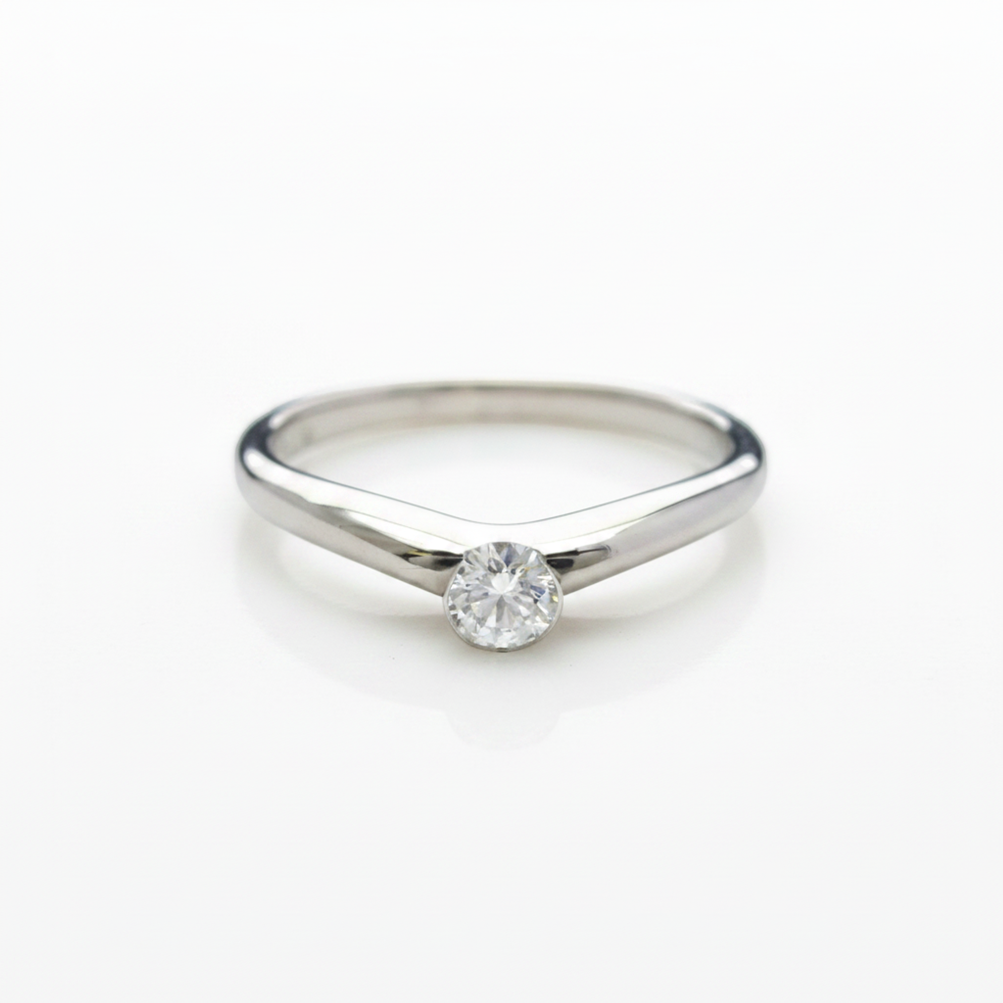 Tiffany Curved Band · Platinum · Diamond