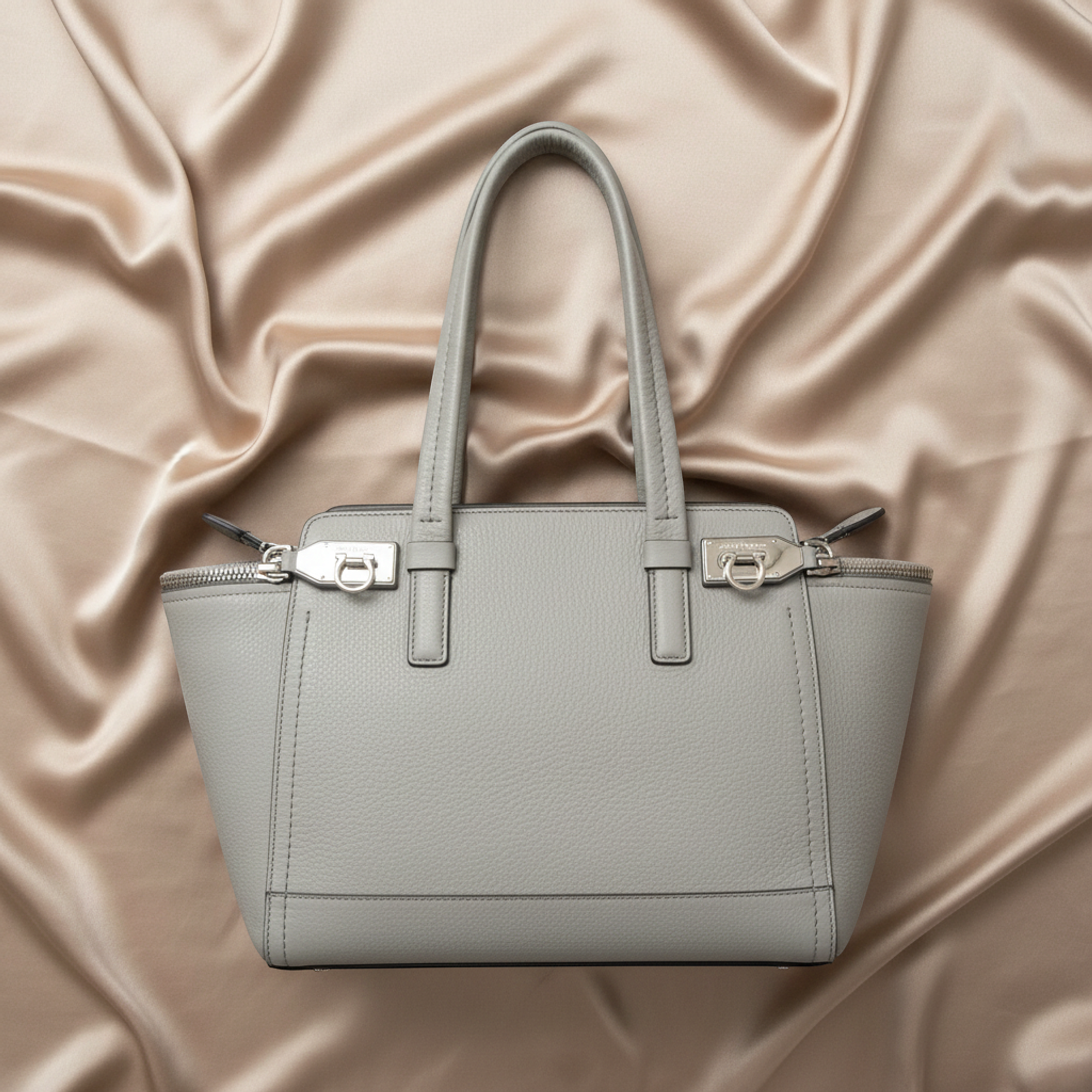 Salvatore Ferragamo Gancini · Leather Tote