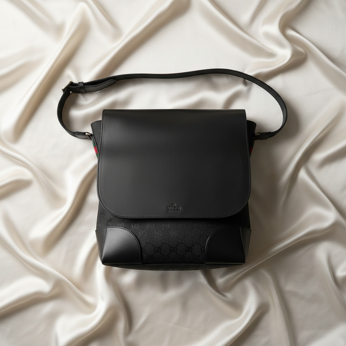 Gucci GG Canvas · Messenger Bag
