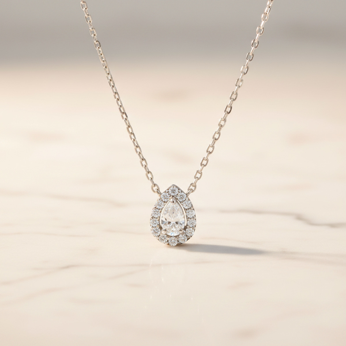 Vendome Aoyama · Pear Diamond · Platinum