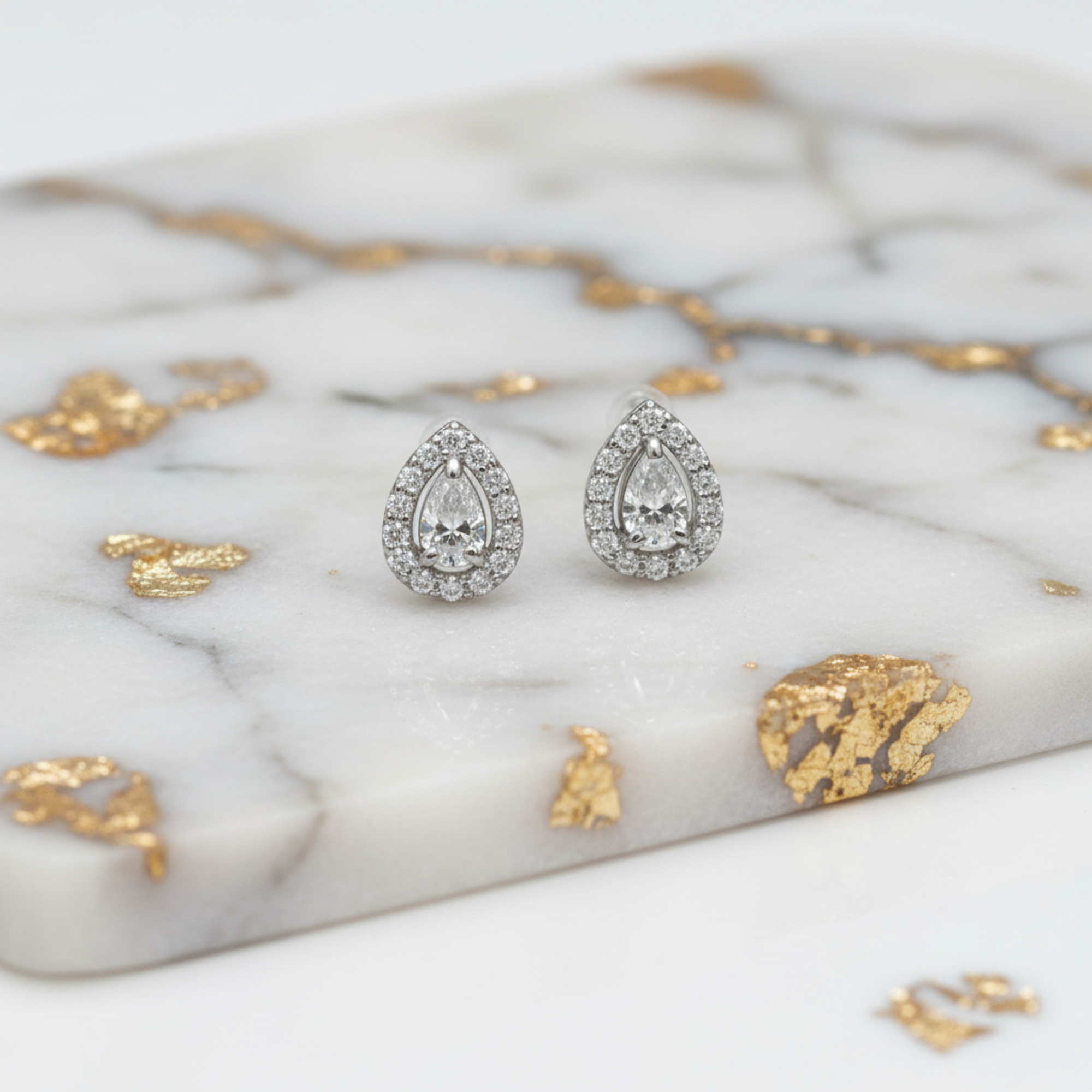 Ponte Vecchio · Pear-Shaped Diamond · Platinum