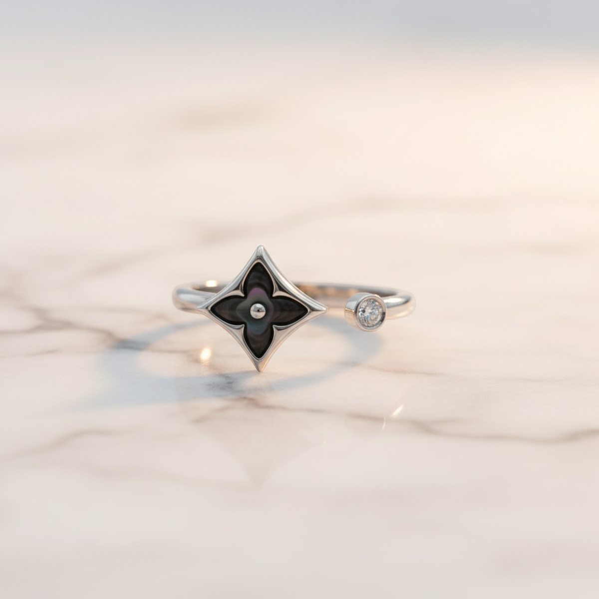 Louis Vuitton Star Blossom · 18K White Gold