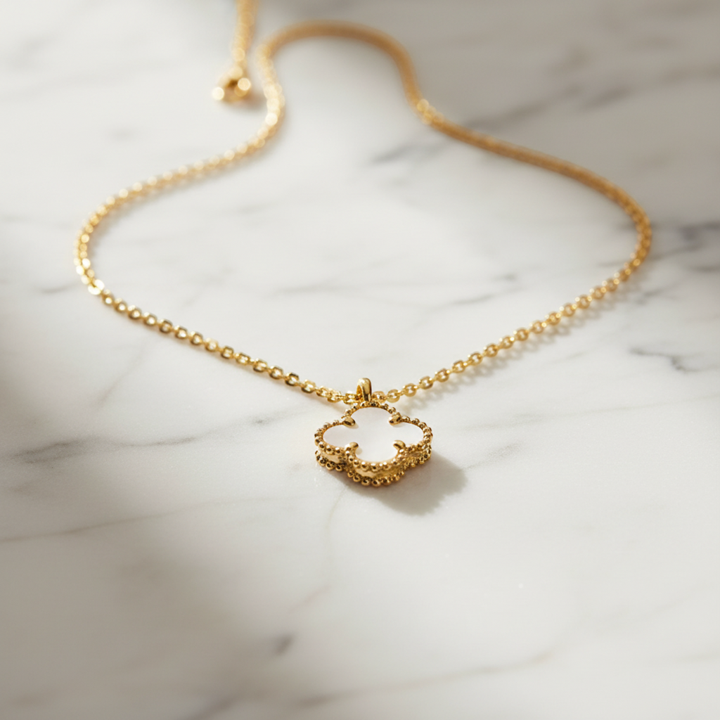 Van Cleef & Arpels Sweet Alhambra · Mother of Pearl