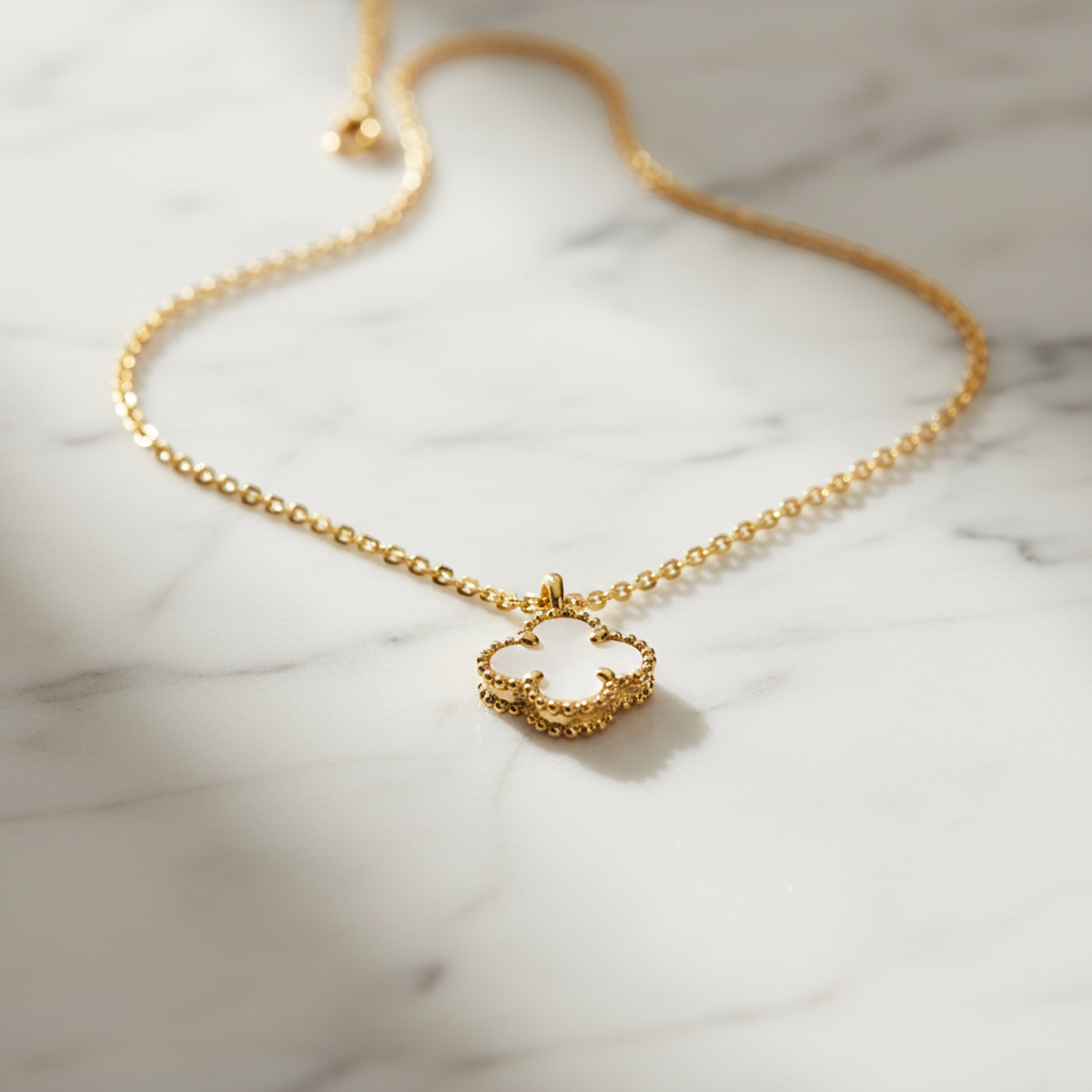 Van Cleef & Arpels Sweet Alhambra · Mother of Pearl