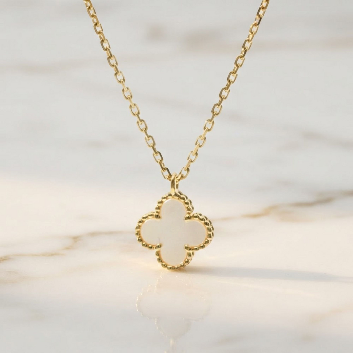 Van Cleef & Arpels Sweet Alhambra · Mother of Pearl