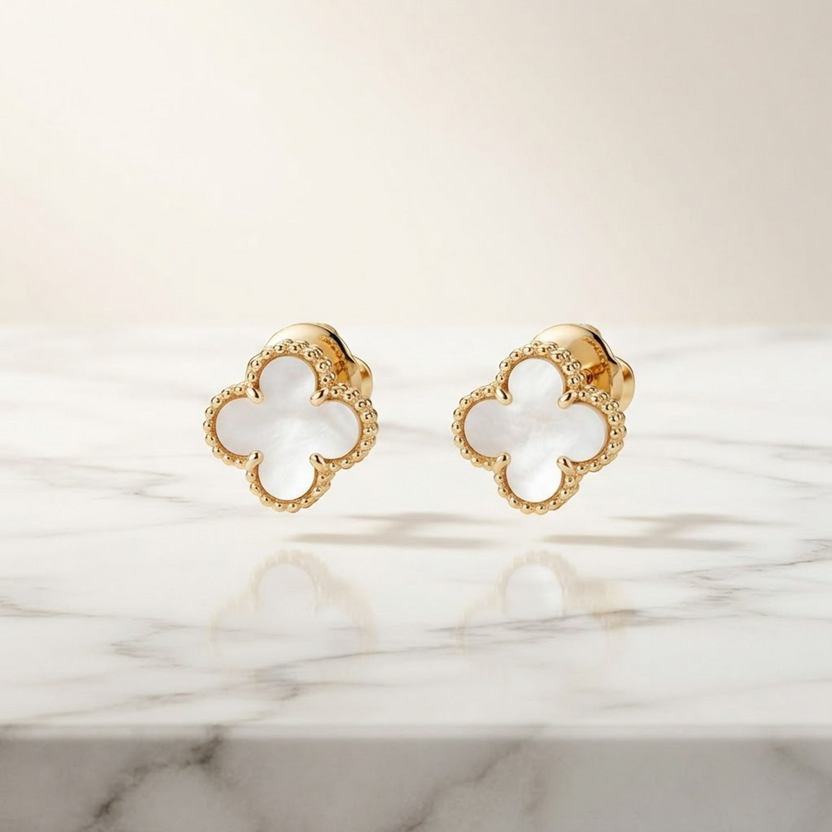 Van Cleef & Arpels Sweet Alhambra · Mother of Pearl · 18K Yellow Gold