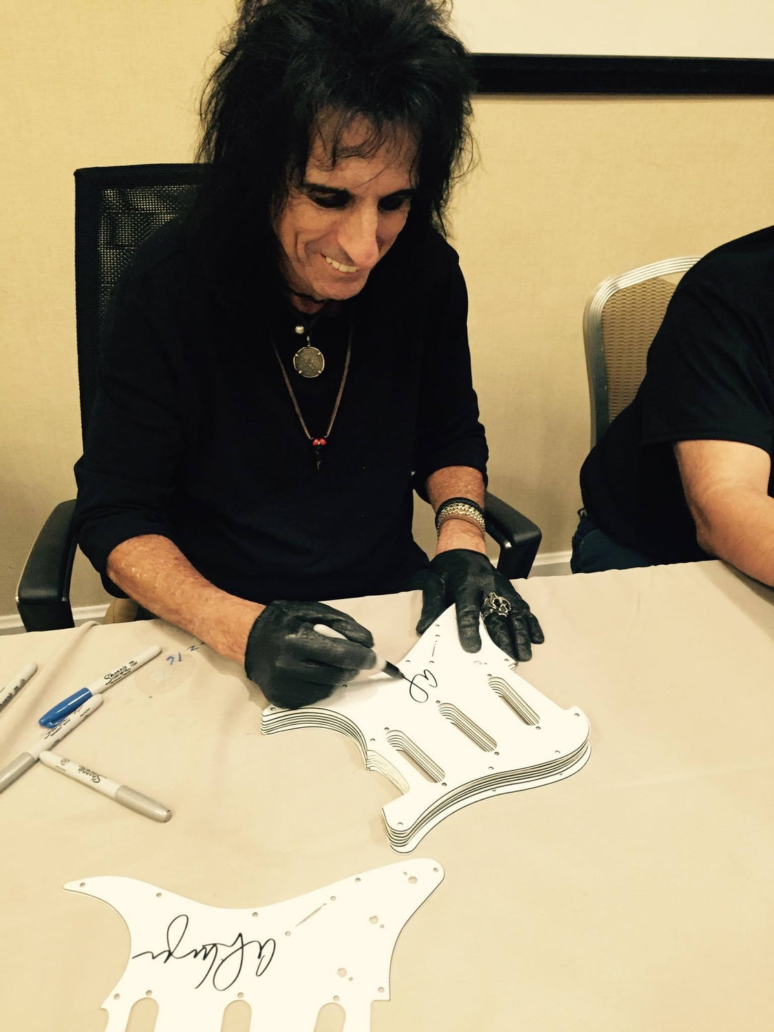 Alice Cooper Autographed Headless Custom Graphics Photo Guitar