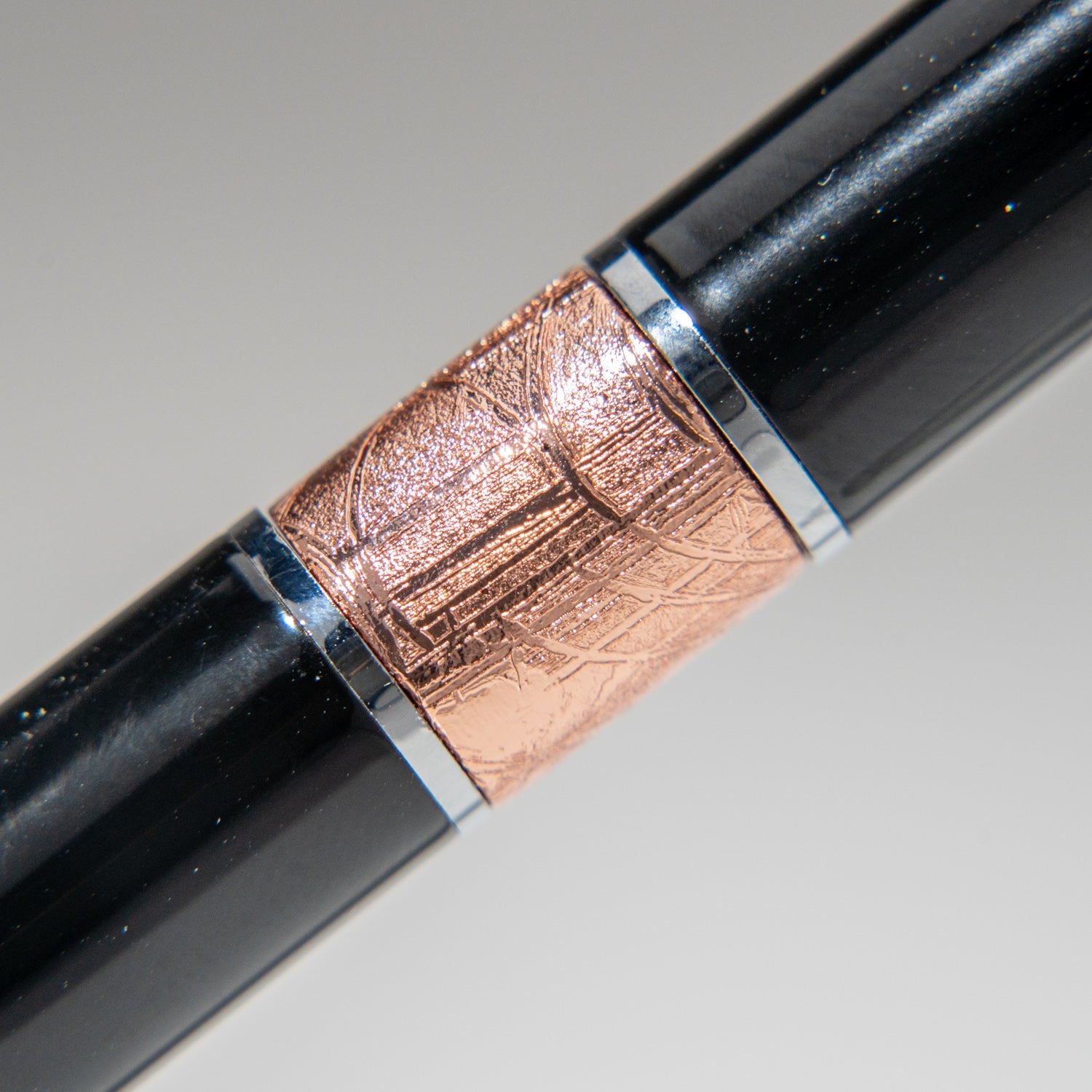 Genuine Muonionalusta Meteorite Pen (Rose)