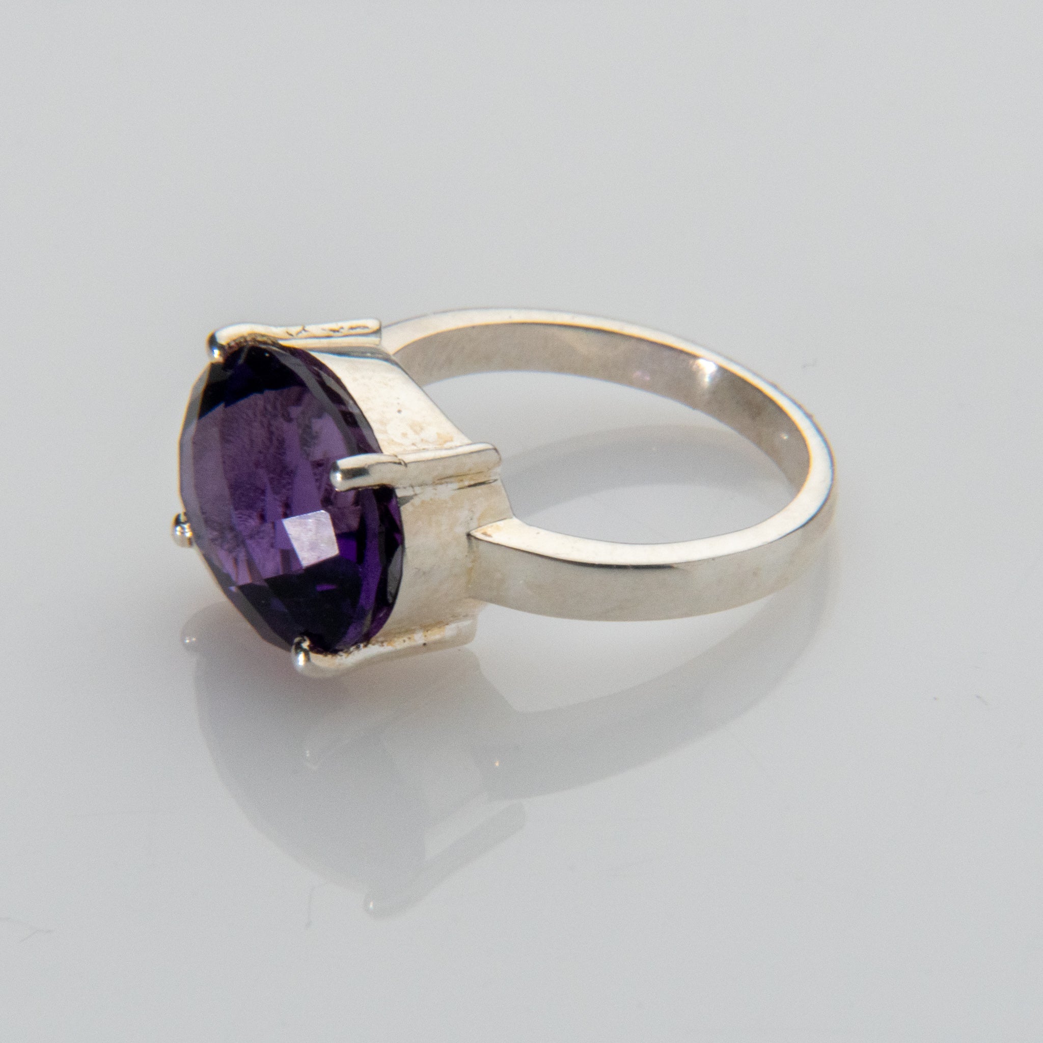 Amethyst Gemstone Sterling Silver Ring (Size 6)