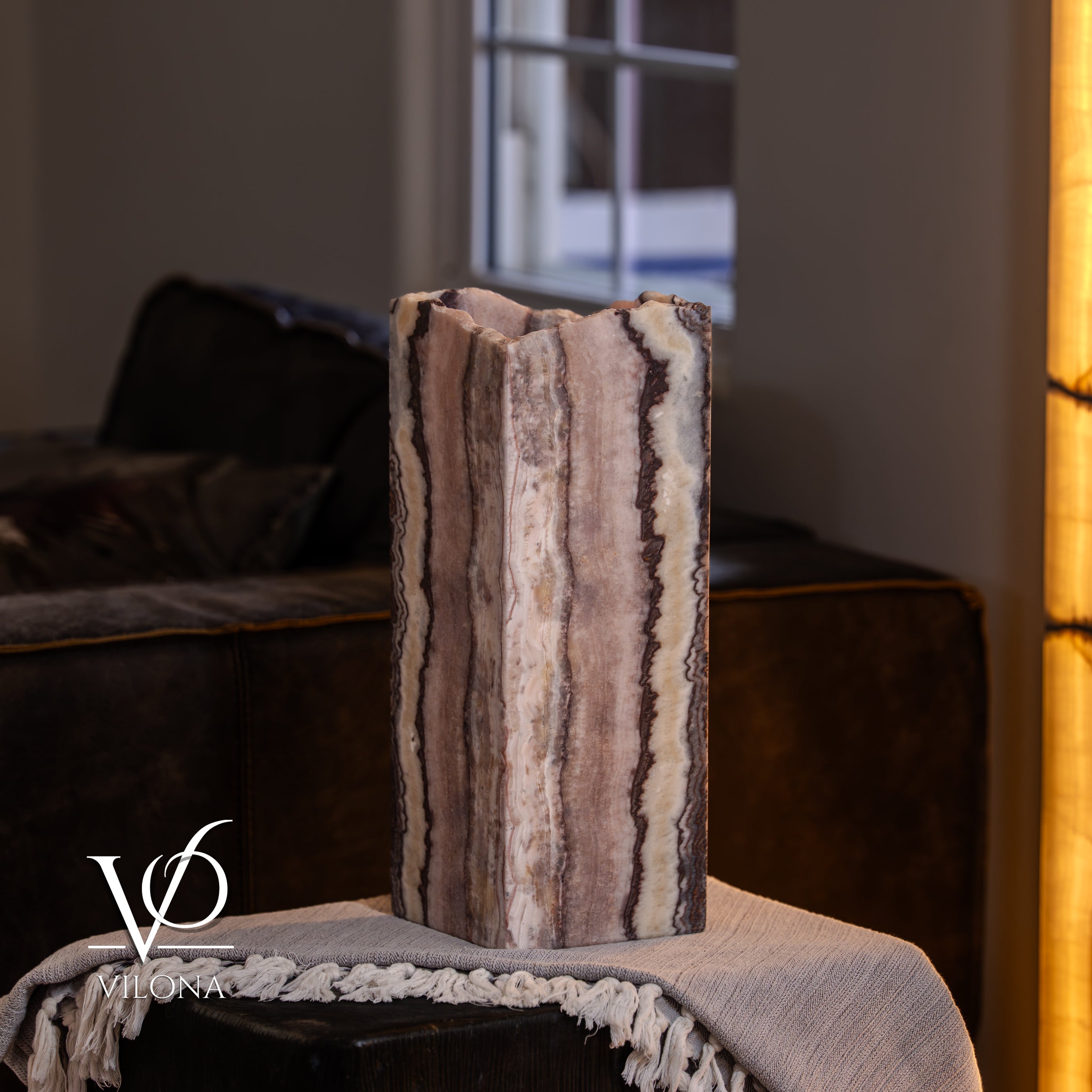 Rosa Onyx Live Edge Table Lamp – 16" Tall × 6" Square #1